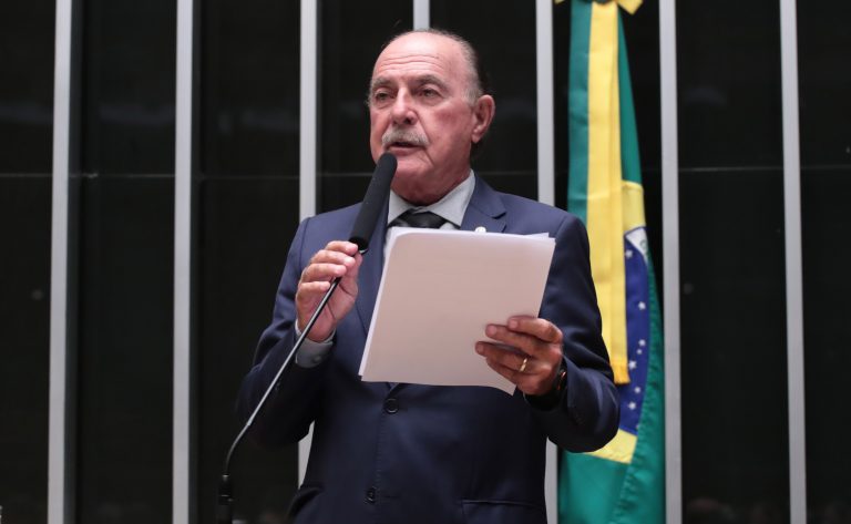 Câmara aprova regras para funcionamento de farmácias dentro de supermercados