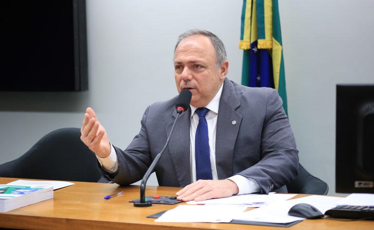 Comissão aprova regras para agilizar socorro por telefone em casos de engasgo